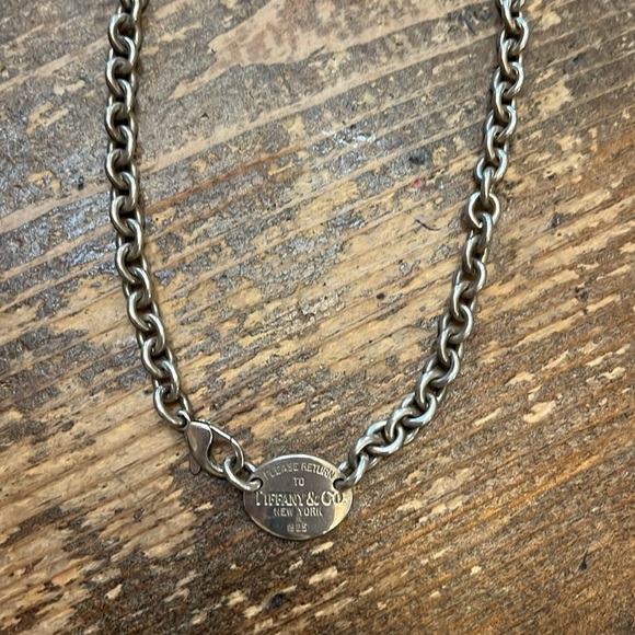 Authentic Tiffany & Co Return to Tiffany oval tag necklace 15” .925 Silver $825